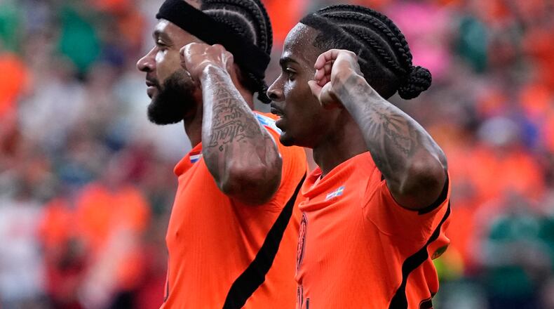 Netherlands' Crysencio Summerville celebrates with Memphis Depay, left, after scoring his side's fifth goal during the World Cup Group F soccer match between the Netherlands and Sweden in Houston, Saturday, June 20, 2026. (AP Photo/Ashley Landis)