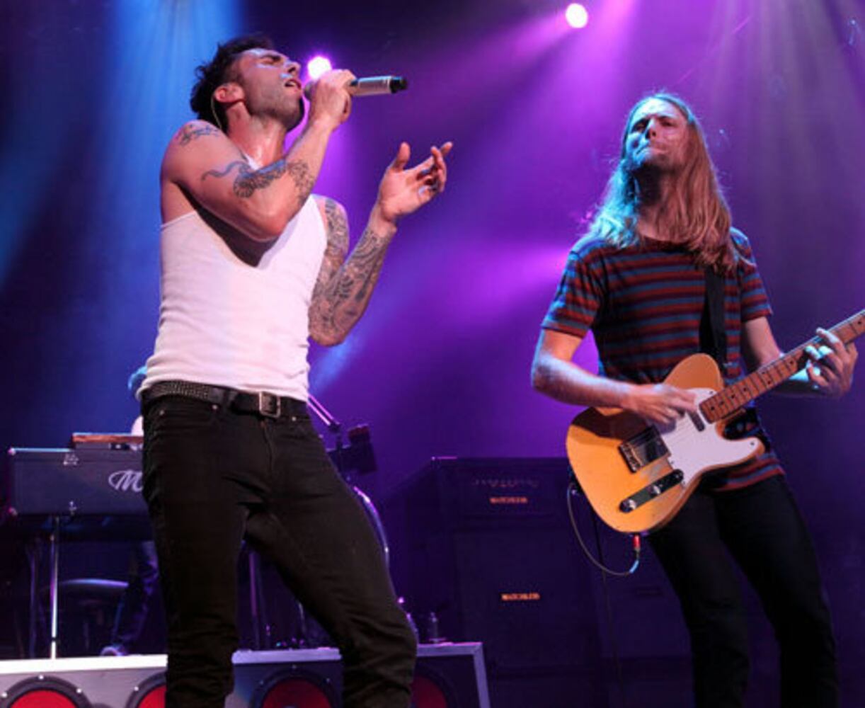 Train and Maroon 5 play to a sold out Verizon