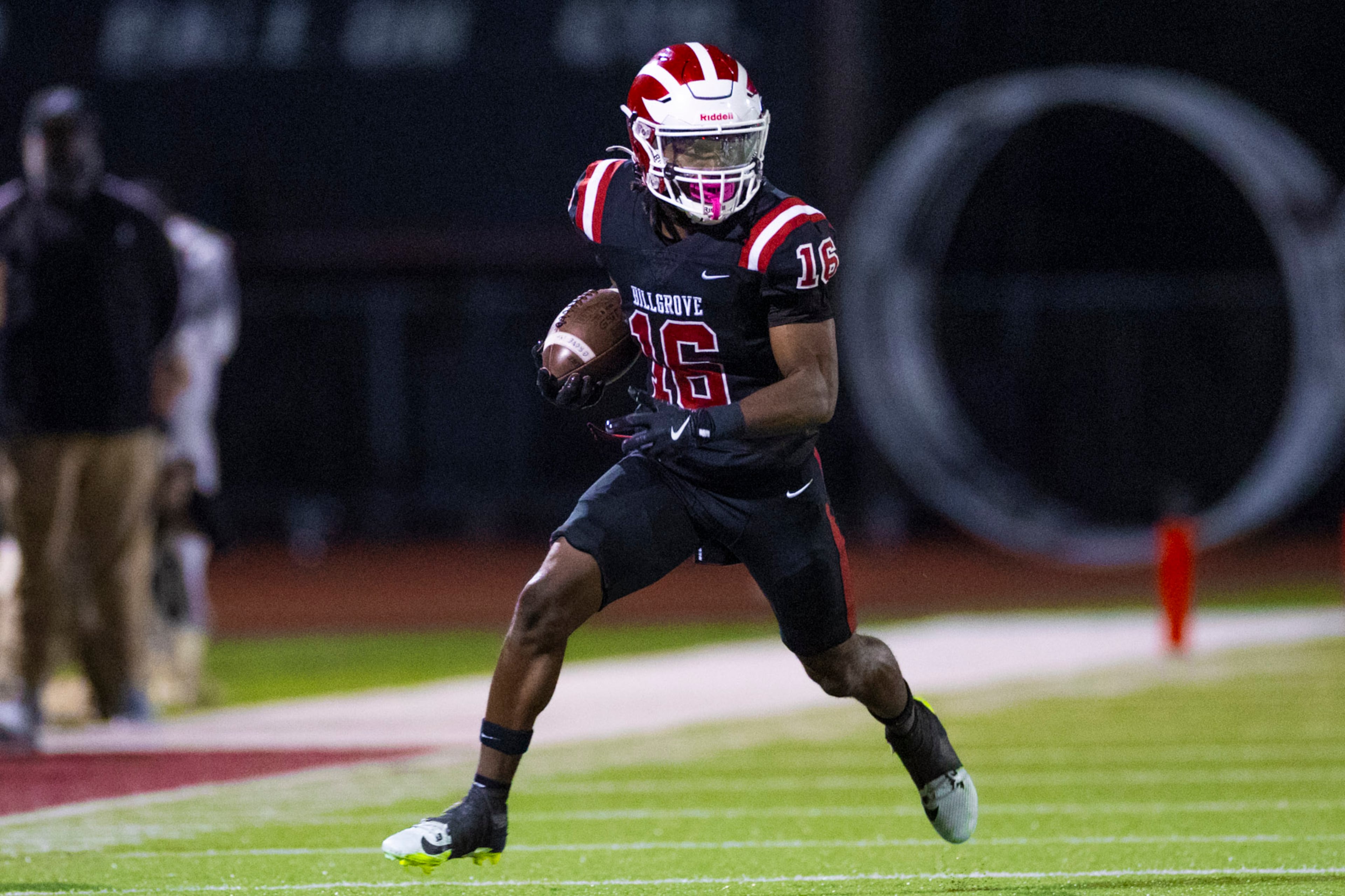 Hillgrove wide receiver Preston Wooten (16) runs with the ball against McEachern at Cobb Energy Hillgrove Stadium in Powder Springs, GA on Friday, October 17th, 2025. (Oscar Guevara Saenz for the AJC)