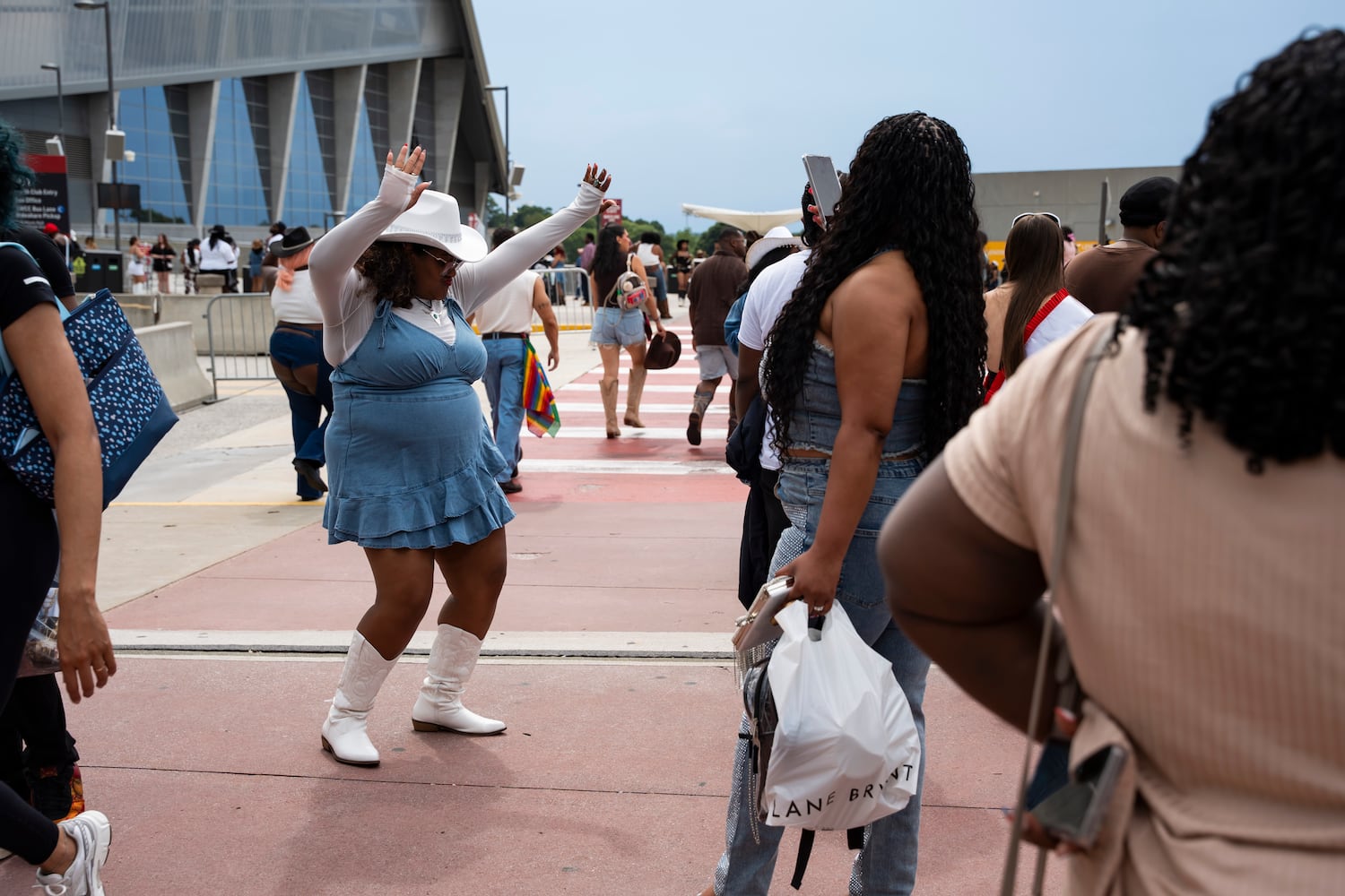 PHOTOS: Beyonce fans saddle up for 4-day Atlanta Cowboy Carter Tour stop