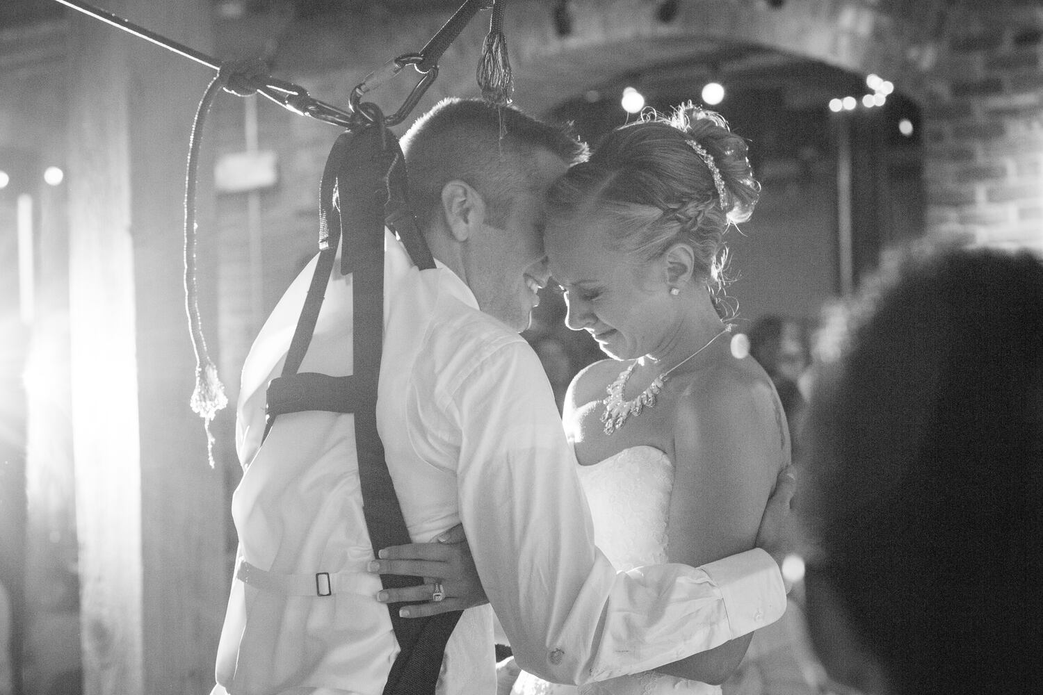 Paraplegic veteran surprises bride by standing for first dance