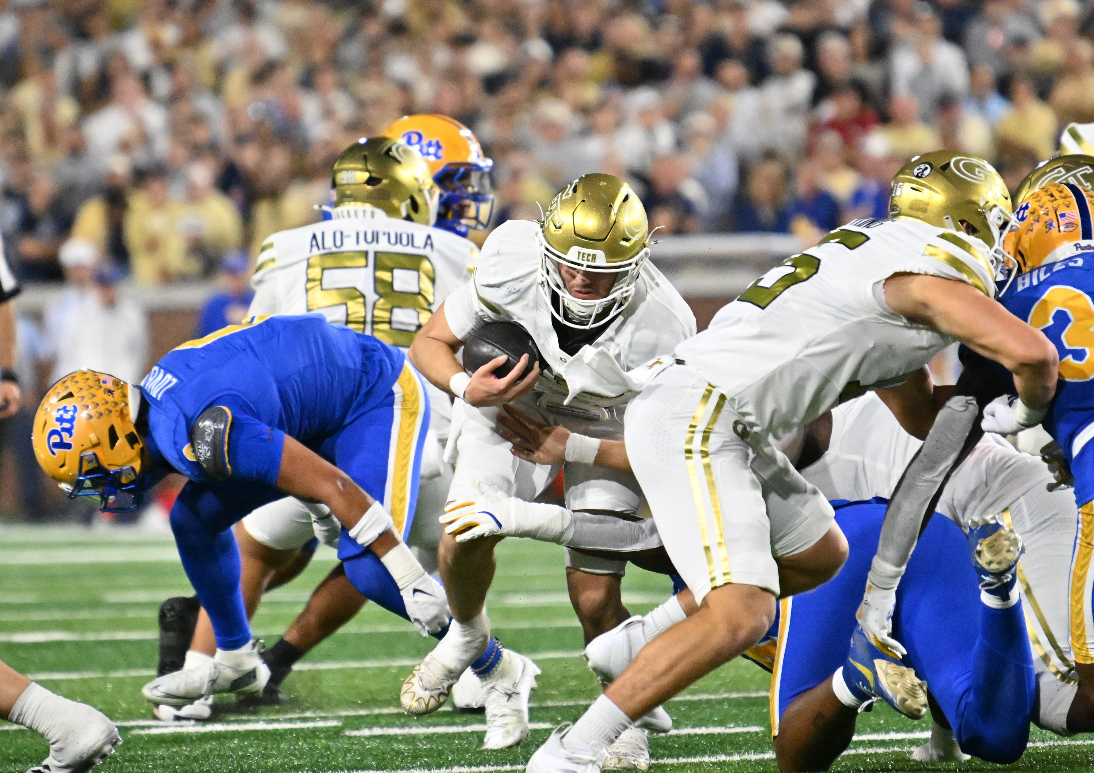 Georgia Tech quarterback Haynes King (10) runs for a first down during the first half in an NCAA college football game at Bobby Dodd Stadium, Saturday, November 22, 2025 in Atlanta. (Hyosub Shin / AJC)