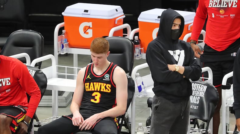 070121 Milwaukee: Atlanta Hawks guards Kevin Huerter (left) and Trae Young, who did not play, watch from the bench in the final minute of a 123-112 loss to the Milwaukee Bucks in game 5 of the NBA Eastern Conference Finals on Thursday, July 1, 2021, in Milwaukee. “Curtis Compton / Curtis.Compton@ajc.com”