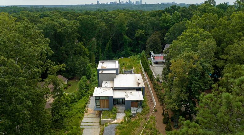 Aerial photograph shows a house in Buckhead, while it was still under construction. A Georgia prison inmate used millions of dollars stolen from the account of a billionaire movie mogul to buy the house, with a Lawrenceville man laundering the money for the purchase. Eldridge Bennett brought duffel bags stuffed with $3.7 million in cash to complete the purchase. Tuesday, August 2, 2022. (Hyosub Shin / Hyosub.Shin@ajc.com)