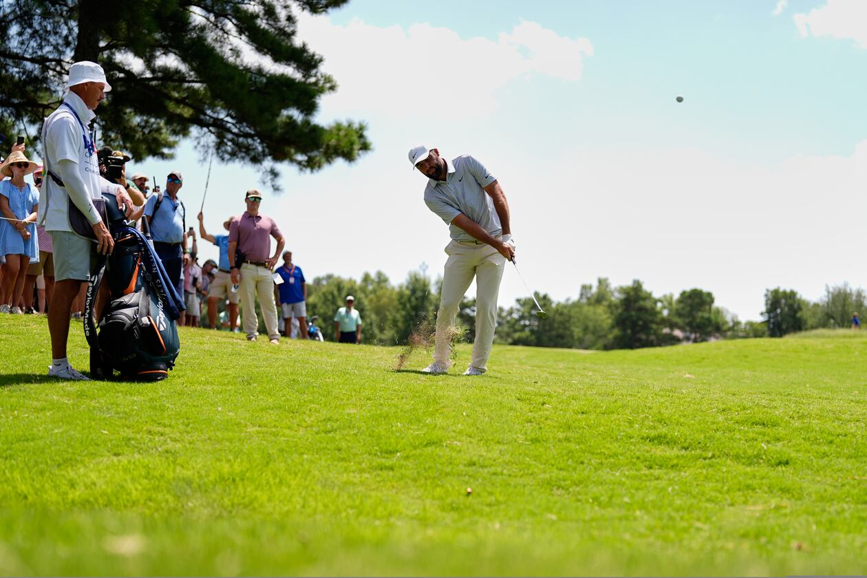 Scottie Scheffler chips onto the second green during the third round of the St. Jude Championship golf tournament Saturday, Aug. 15, 2026, in Memphis, Tenn. (AP Photo/George Walker IV)