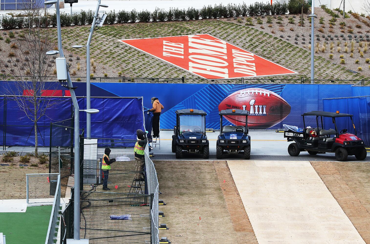 Photos: Setting up Mercedes-Benz Stadium for Atlanta’s Super Bowl