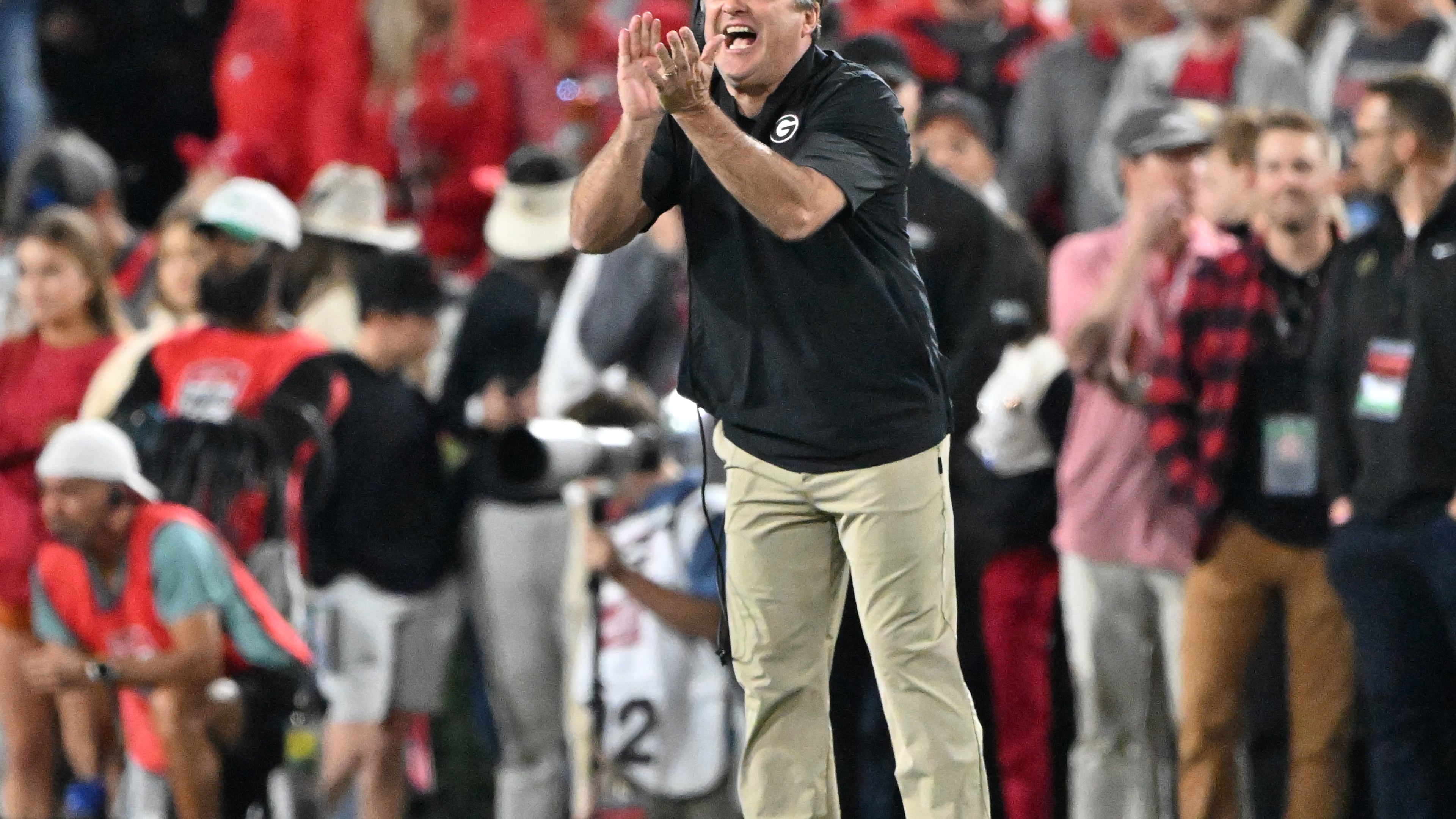 Georgia head coach Kirby Smart shouts instructions during the first half in an NCAA football game at Sanford Stadium, Saturday, November 15, 2025, in Athens. (Hyosub Shin / AJC)