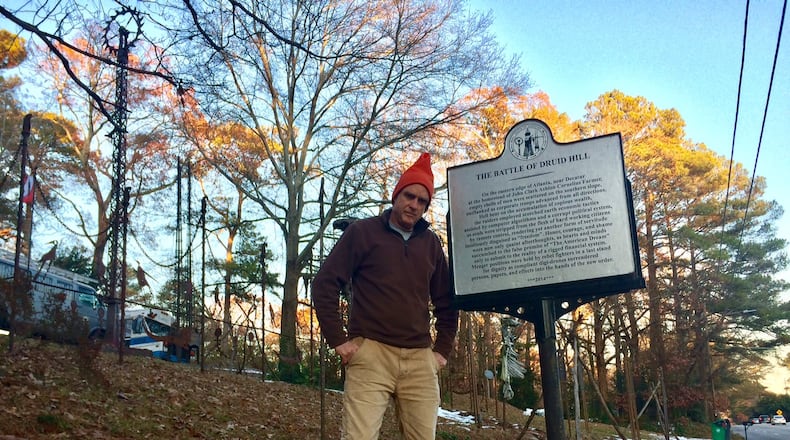 Artist/workman Clark Ashton and his “hysterical” sign signifying the war on the soul of the working man — and his future fight to get his property named Druid Hill. (Photo by Bill Torpy)