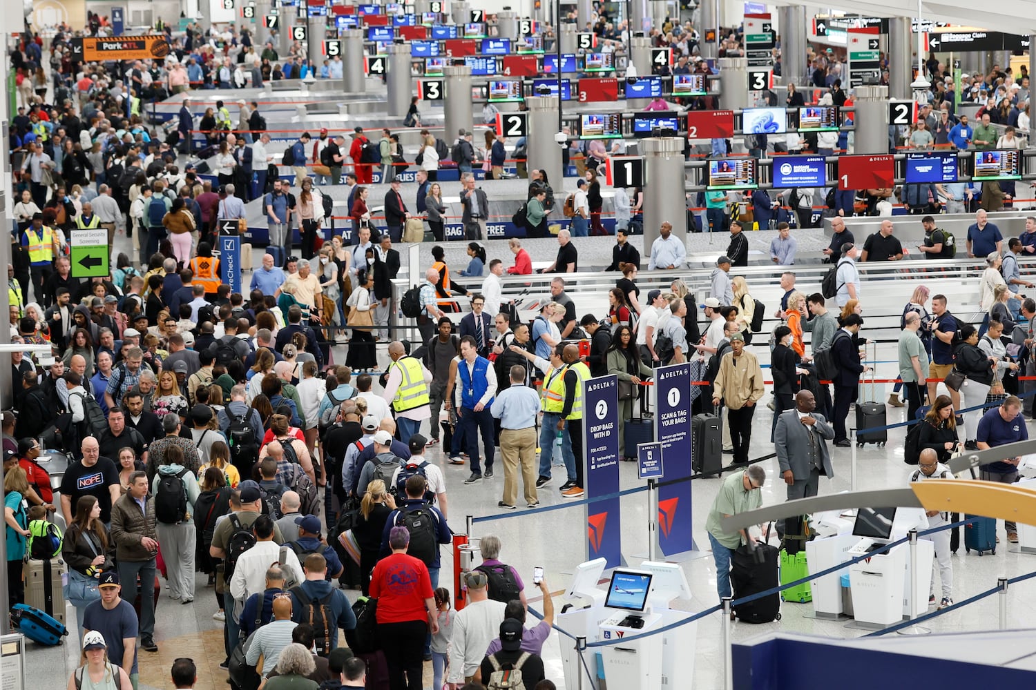 Atlanta Hartsfield-Jackson International Airport long lines