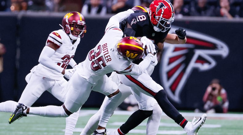 Falcons tight end Kyle Pitts (8) battles against Commanders defenders during the second half against the Washington Commanders on Sunday, October 15, 2023, at Mercedes-Benz Stadium in Atlanta. 
Miguel Martinez/miguel.martinezjimenez@ajc.com
