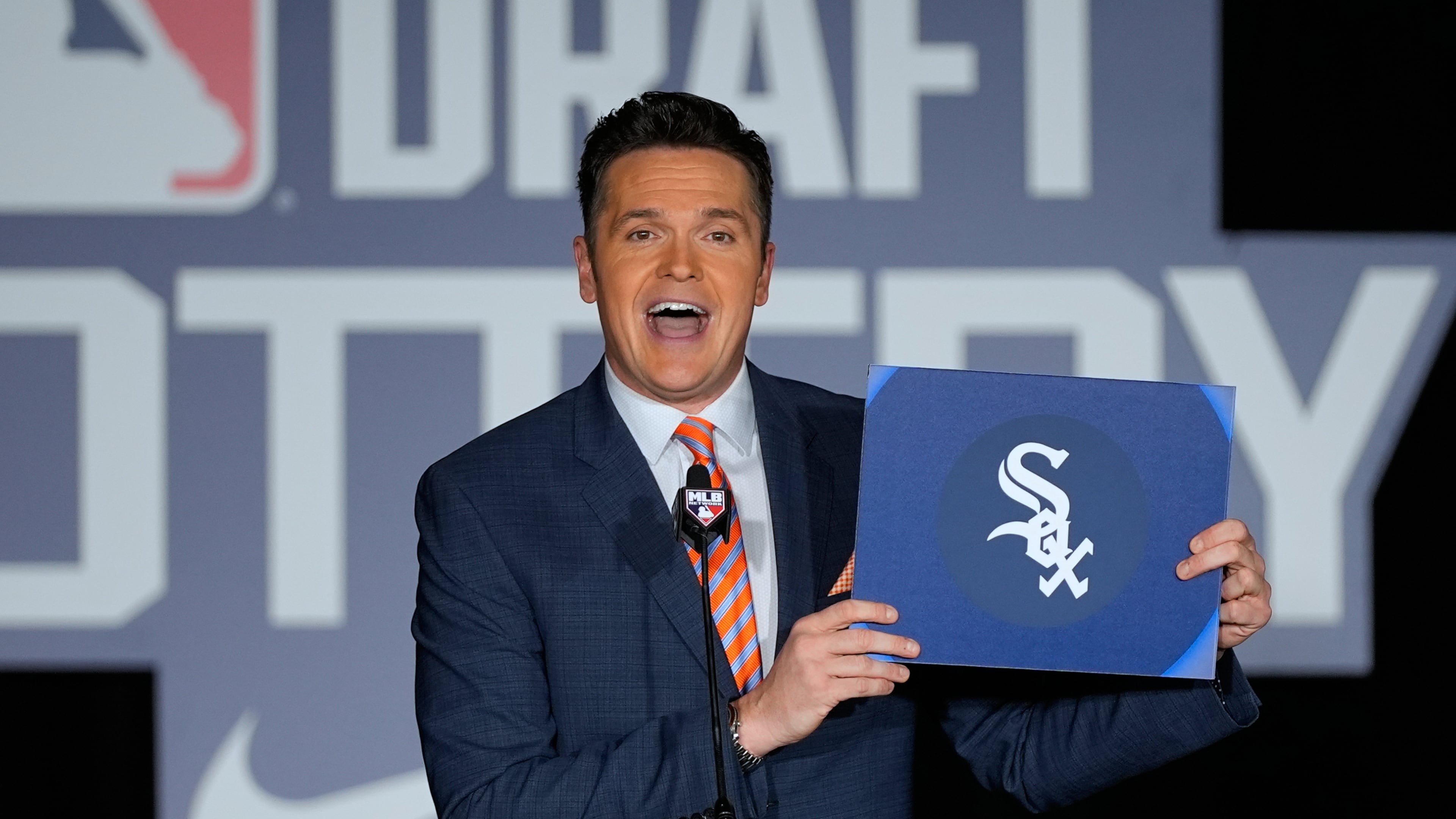 Greg Amsinger, MLB Network host, announces that the Chicago White Sox will have the number one pick in draft during a broadcast at the Major League Baseball's winter meetings, Tuesday, Dec. 9, 2025, in Orlando, Fla. (AP Photo/John Raoux)