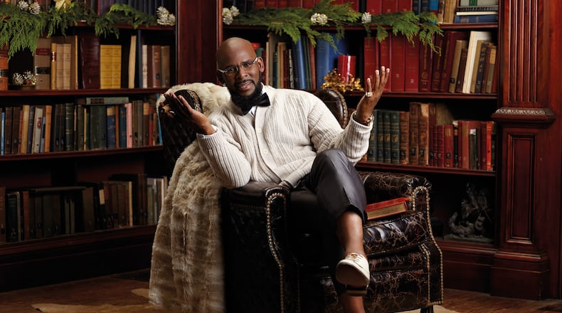 R. Kelly will bring a mix of new Christmas songs and classics from his catalog to the Fox Theatre on Tuesday.