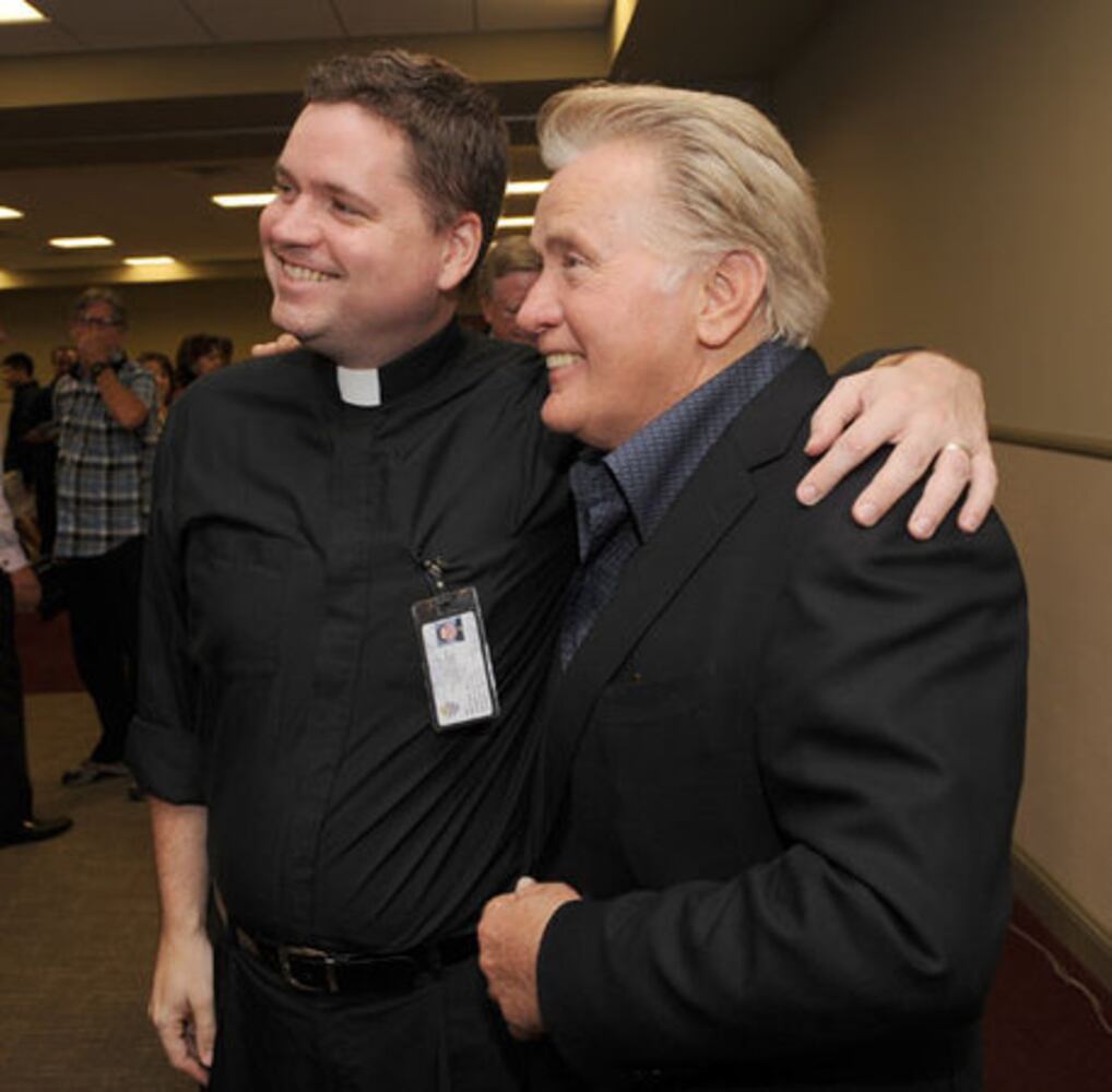 Martin Sheen, Emilio Estevez bus tour stops in Smyrna