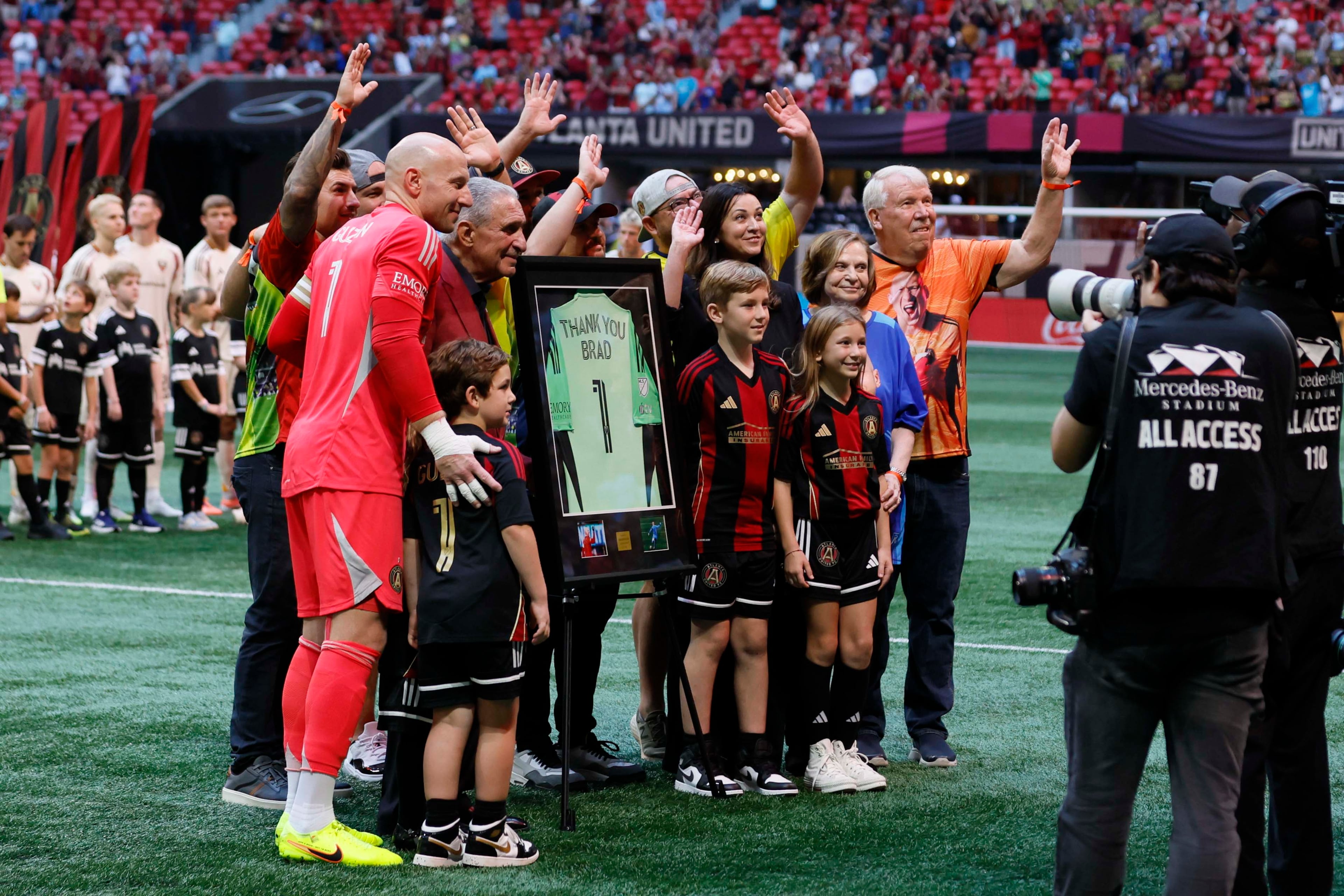 Atlanta United goalkeeper Brad Guzan (1) poses with his family as he gets recognized prior to the game against D.C. United at Mercedes-Benz Stadium on October 18, 2025, in Atlanta, GA. Brad Guzan retires from professional soccer, hanging up his gloves after a career that has spanned over two decades. (Miguel Martinez/ AJC)