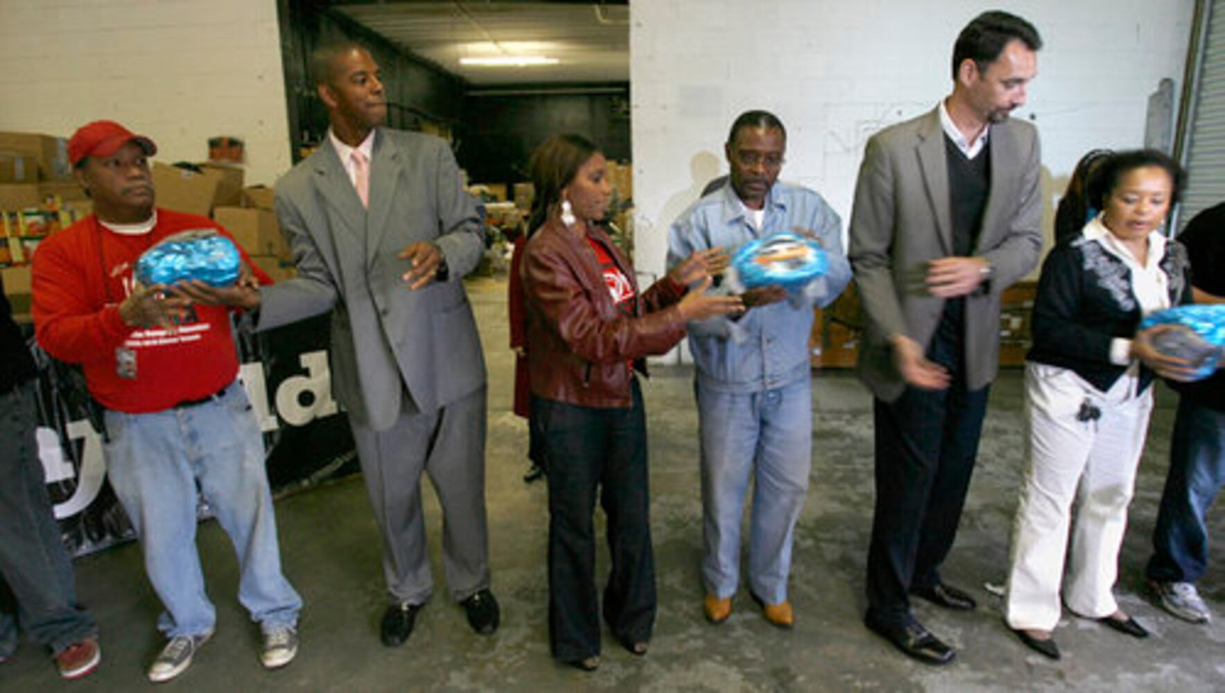 Paula Deen donates hams for homeless