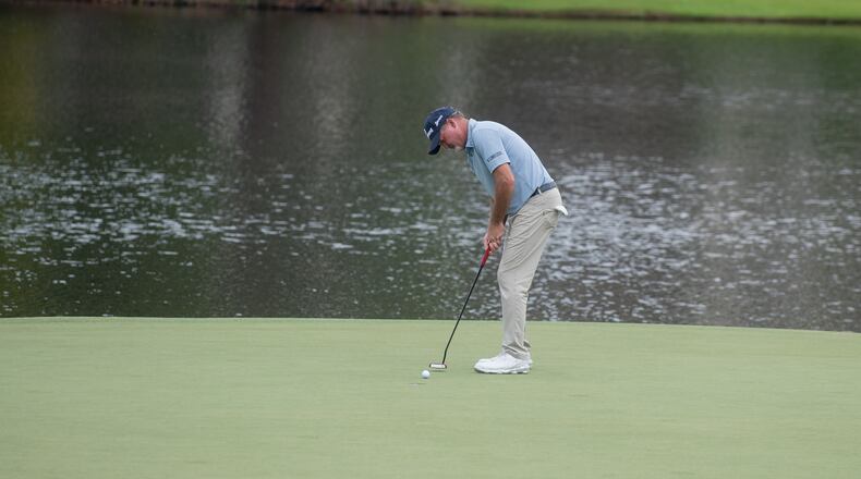 Jerry Kelly finishes a two-footer for birdie on the final hole at TPC Sugarloaf on April 25, 2025. Kelly shot a tournament-record 62 to take the first-round lead. (Photo by David King)