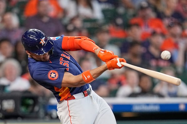 Houston Astros' Cam Smith hits a RBI double against the Seattle Mariners during the sixth inning of a baseball game Sunday, May 25, 2025, in Houston. (AP Photo/David J. Phillip)