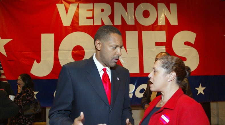 Vernon Jones speaks with Brenda Foye Cornelius during his re-election kick off in this December 2003 photo. (KEITH HADLEY/Staff)