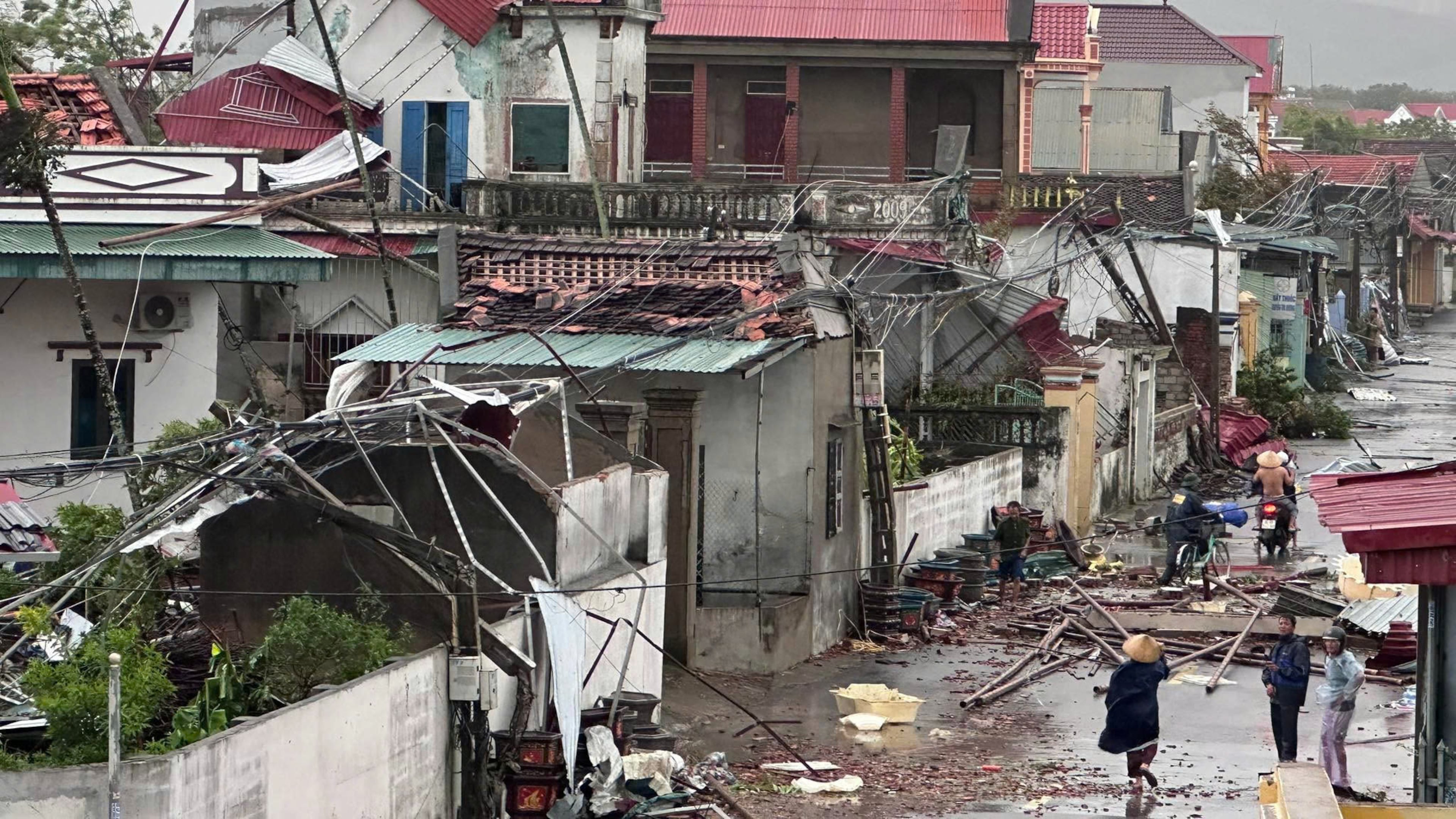Houses are damaged in the aftermath of typhoon Bualoi in Thanh Hoa, Vietnam, Monday, Sept. 29, 2025. (Viet Hoang/VNExpress via AP)