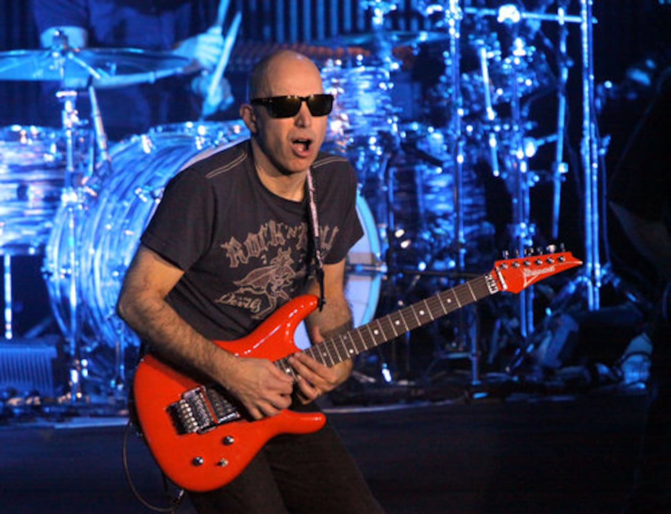 Guitarist Joe Satriani sells out Center Stage