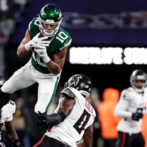 New York Jets wide receiver Allen Lazard (10) makes a catch against Atlanta Falcons during the second half of an NFL football game, Sunday, Nov. 30, 2025, in East Rutherford, N.J. (AP Photo/Adam Hunger)