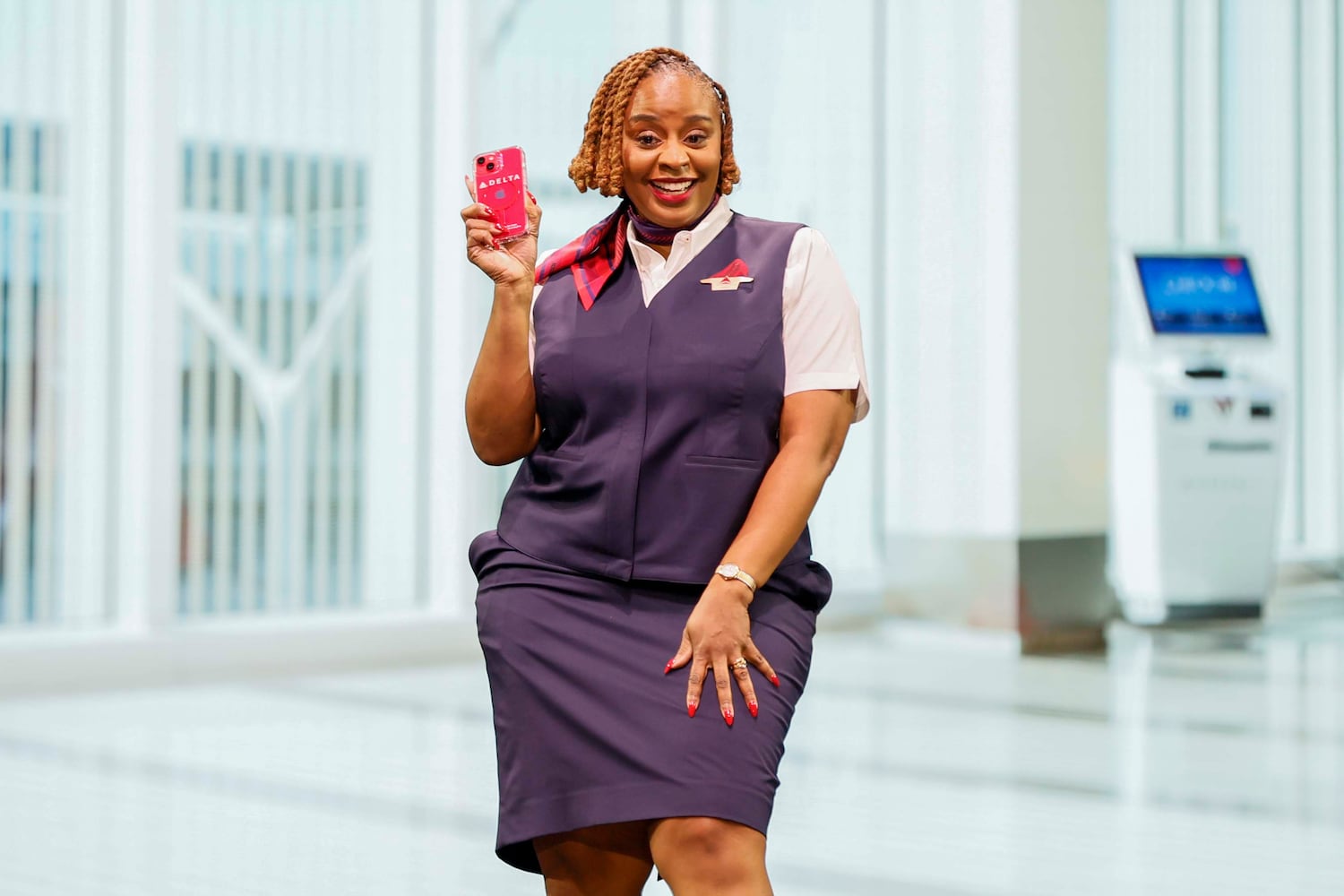 Delta unveils new employee uniform 