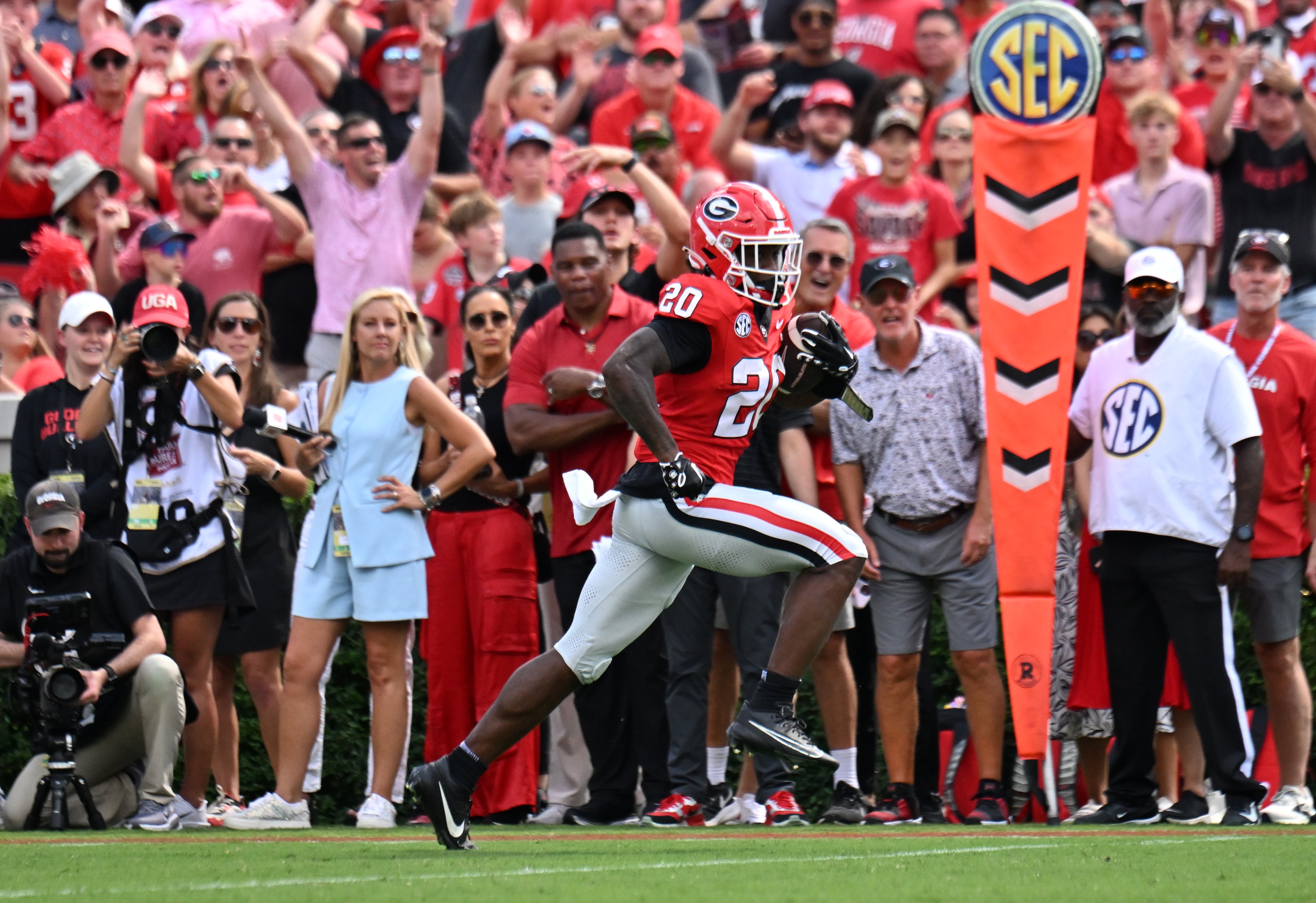 Georgia running back Dwight Phillips Jr (20) scores a touchdown during the first half in an NCAA football game at Sanford Stadium, Saturday, August 30, 2025, in Athens. (Hyosub Shin / AJC)
