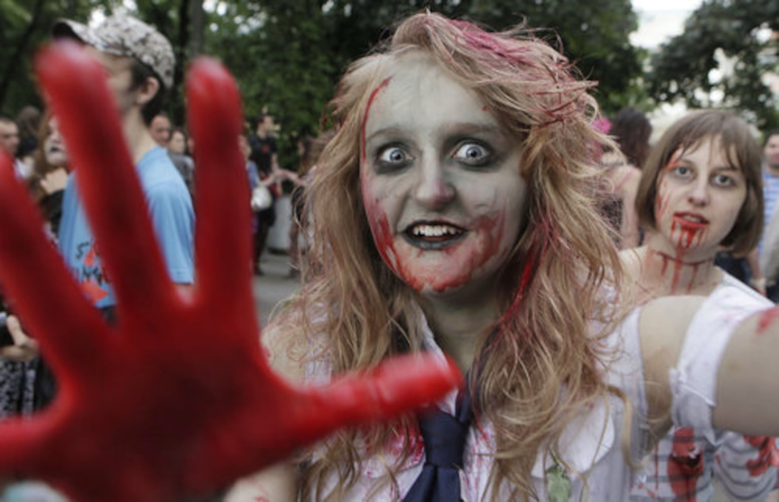 Zombie parade honors Michael Jackson's 'Thriller'