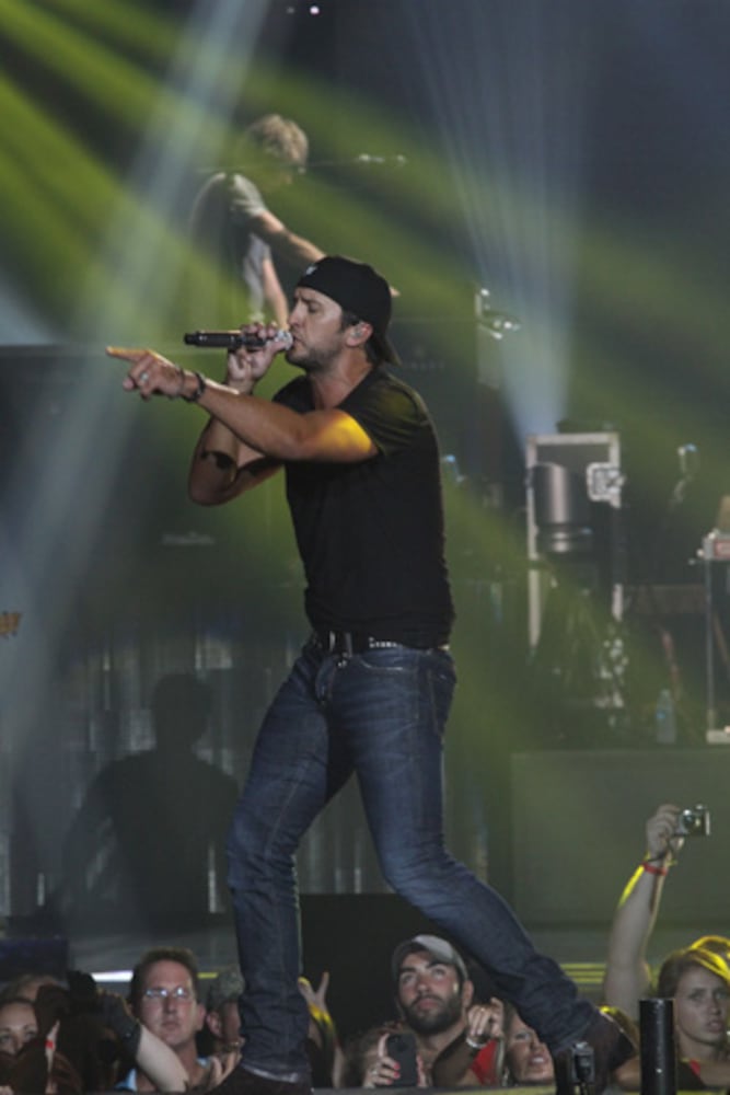 Luke Bryan, Florida Georgia Line play Lakewood