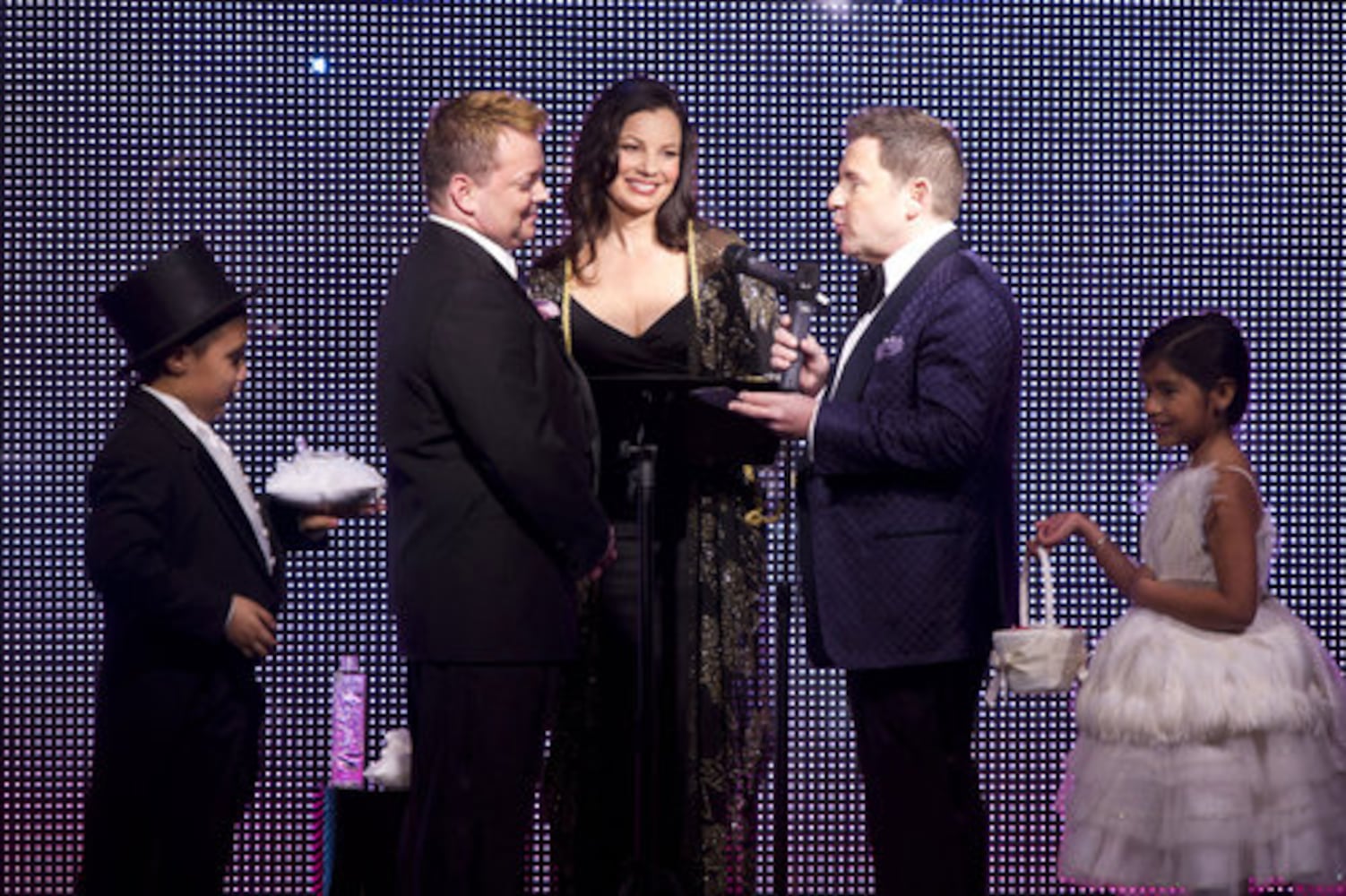 Fran Drescher officiates gay wedding