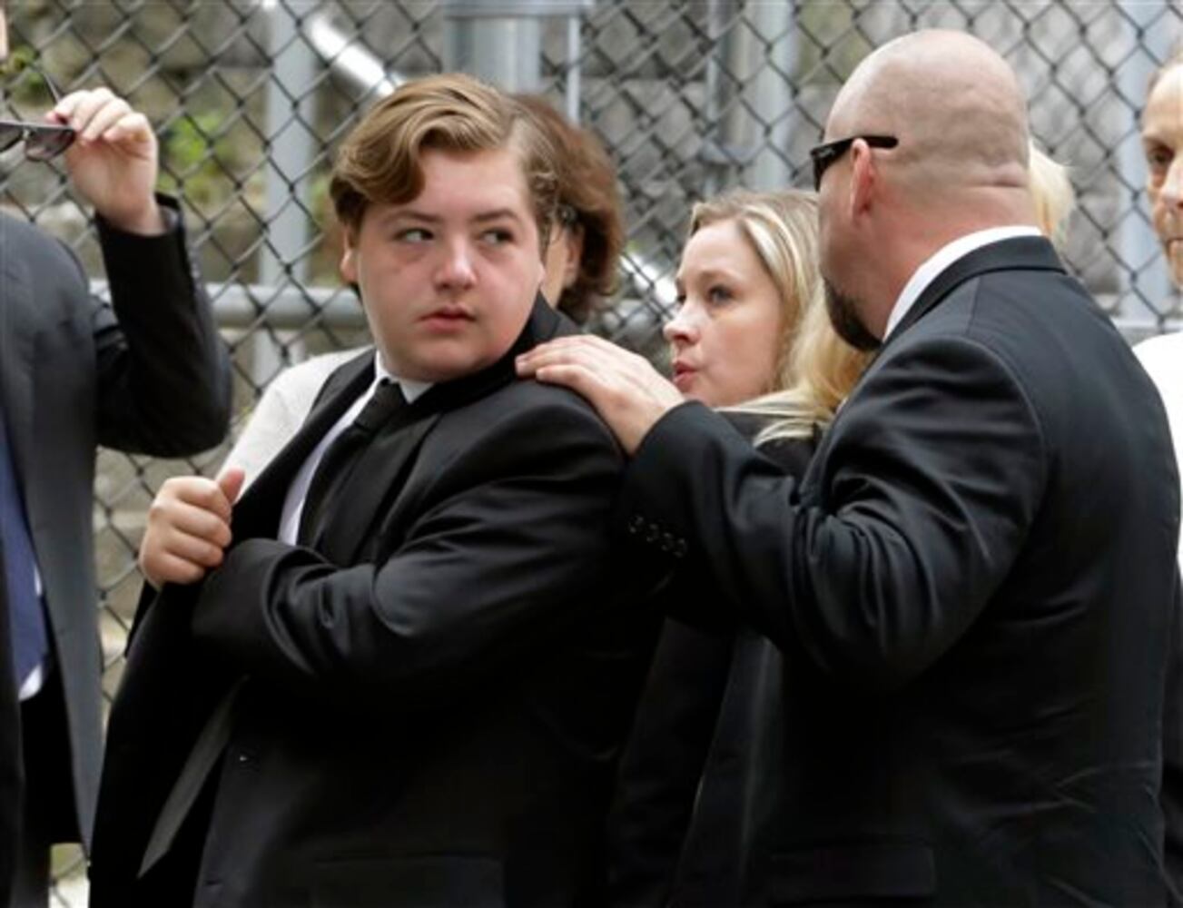 Stars, fans say goodbye to James Gandolfini