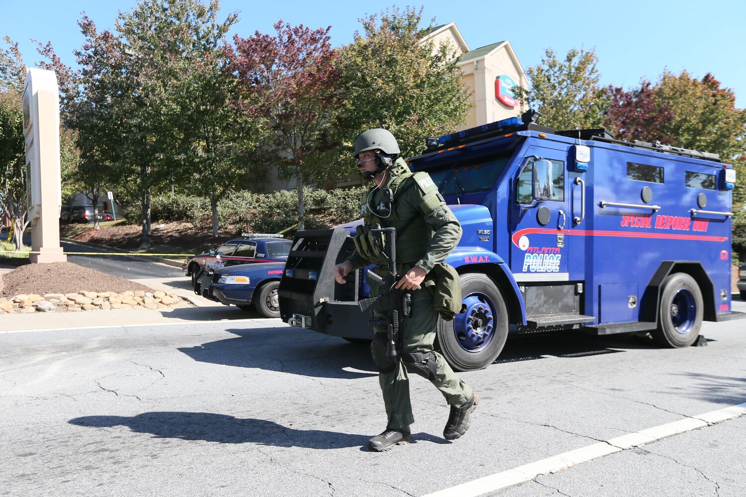 Burglary suspect surrenders at Buckhead hotel