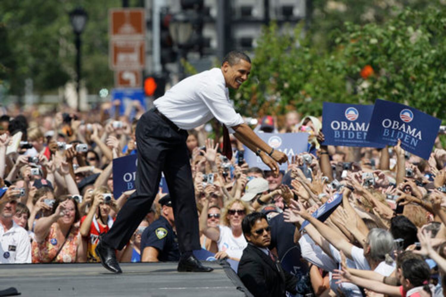 Obama, Biden campaign together