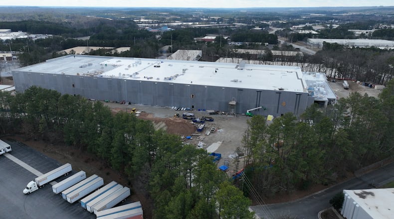 An aerial photograph shows the construction site of one of five data centers that DataBank operates in Atlanta. (Hyosub Shin/AJC)