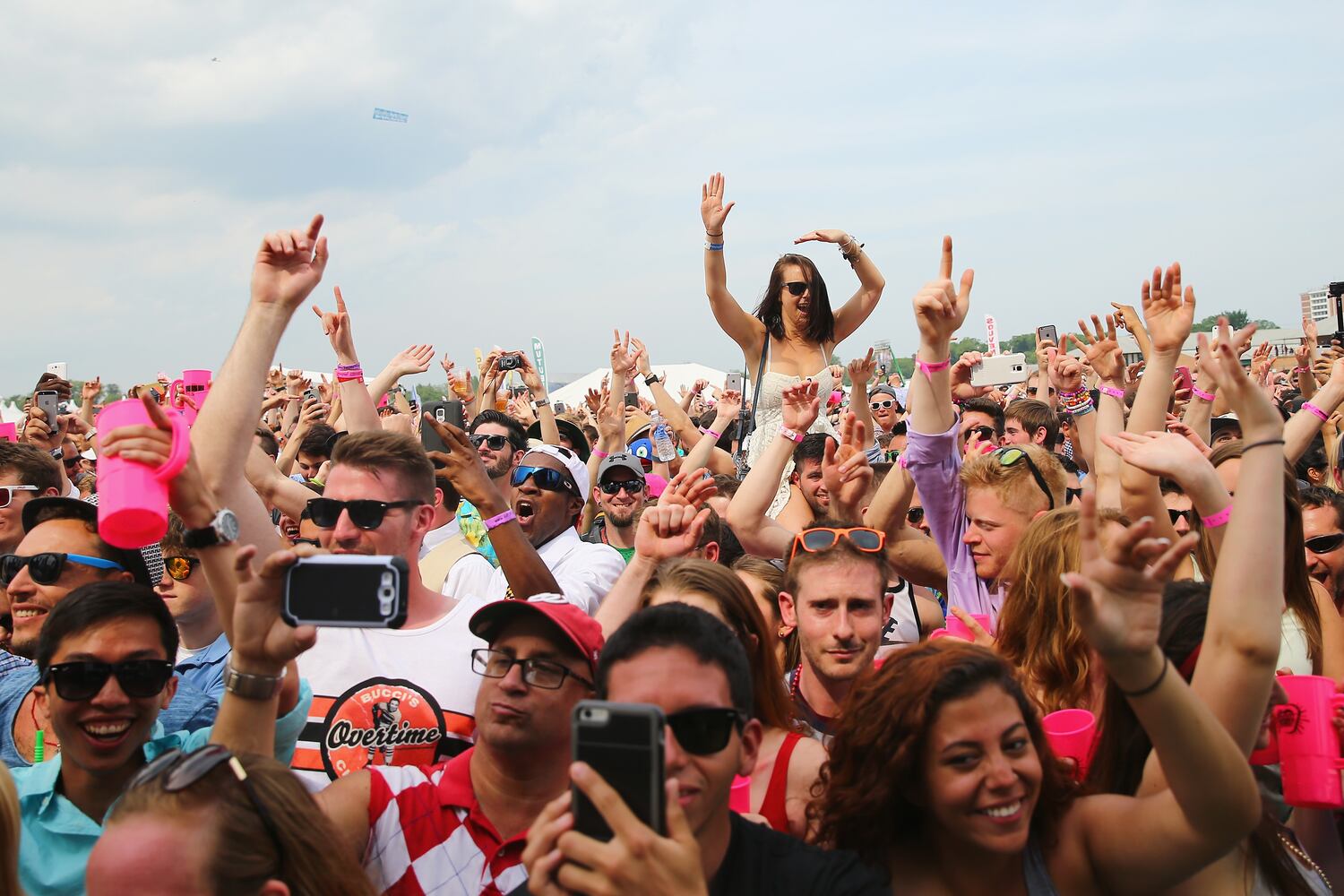 American Pharaoh wins 2015 Preakness Stakes
