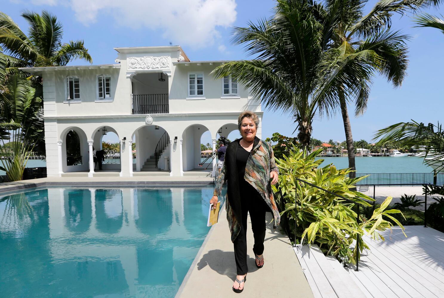 Tour of historic waterfront mansion