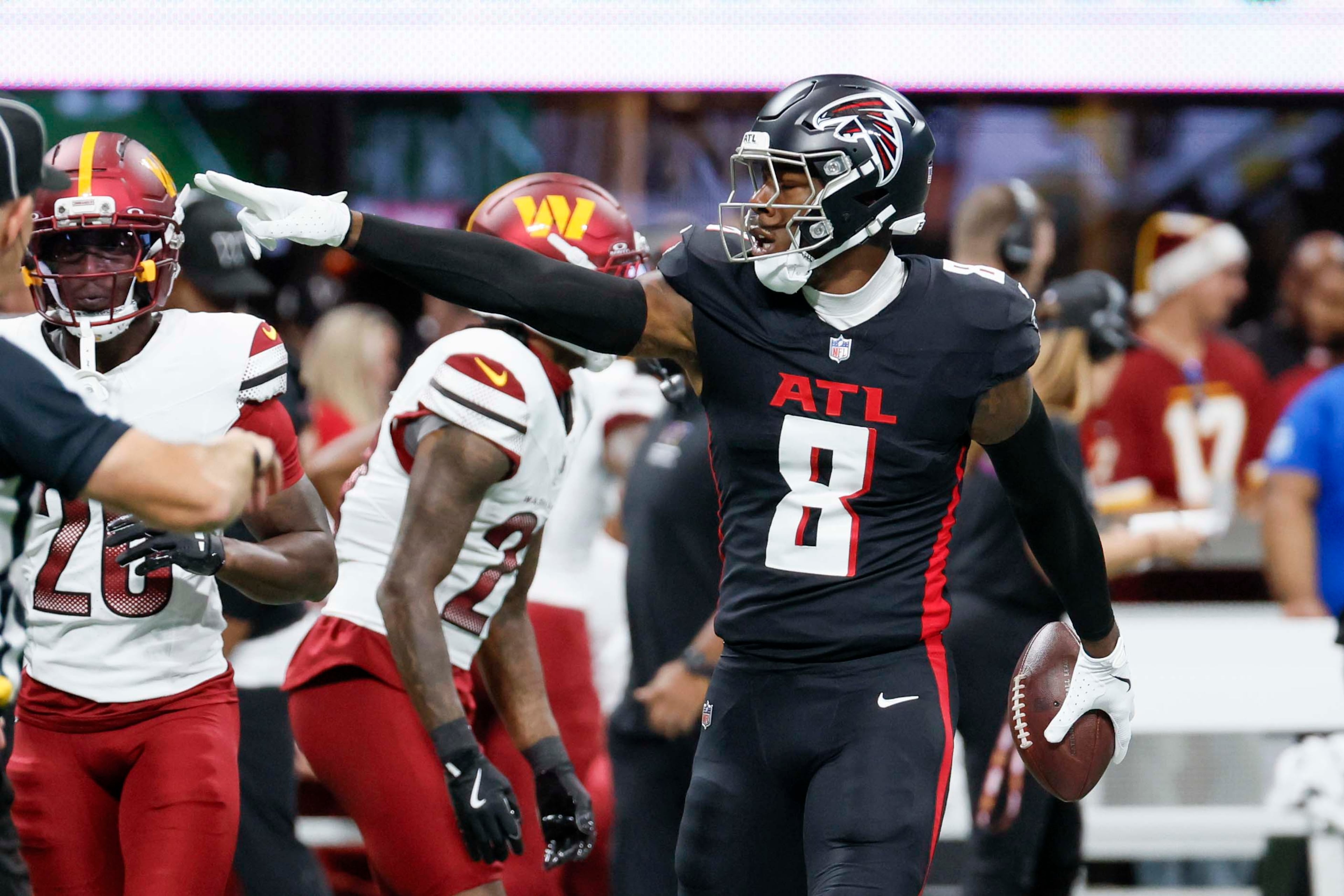Atlanta Falcons tight end Kyle Pitts reacts after a catch during the first half of an NFL game against the Washington Commanders at Mercedes-Benz Stadium in Atlanta on Sunday, September 28, 2025. (Miguel Martinez/AJC)