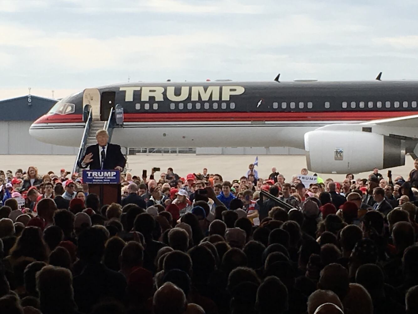 Trump takes stage in Dayton