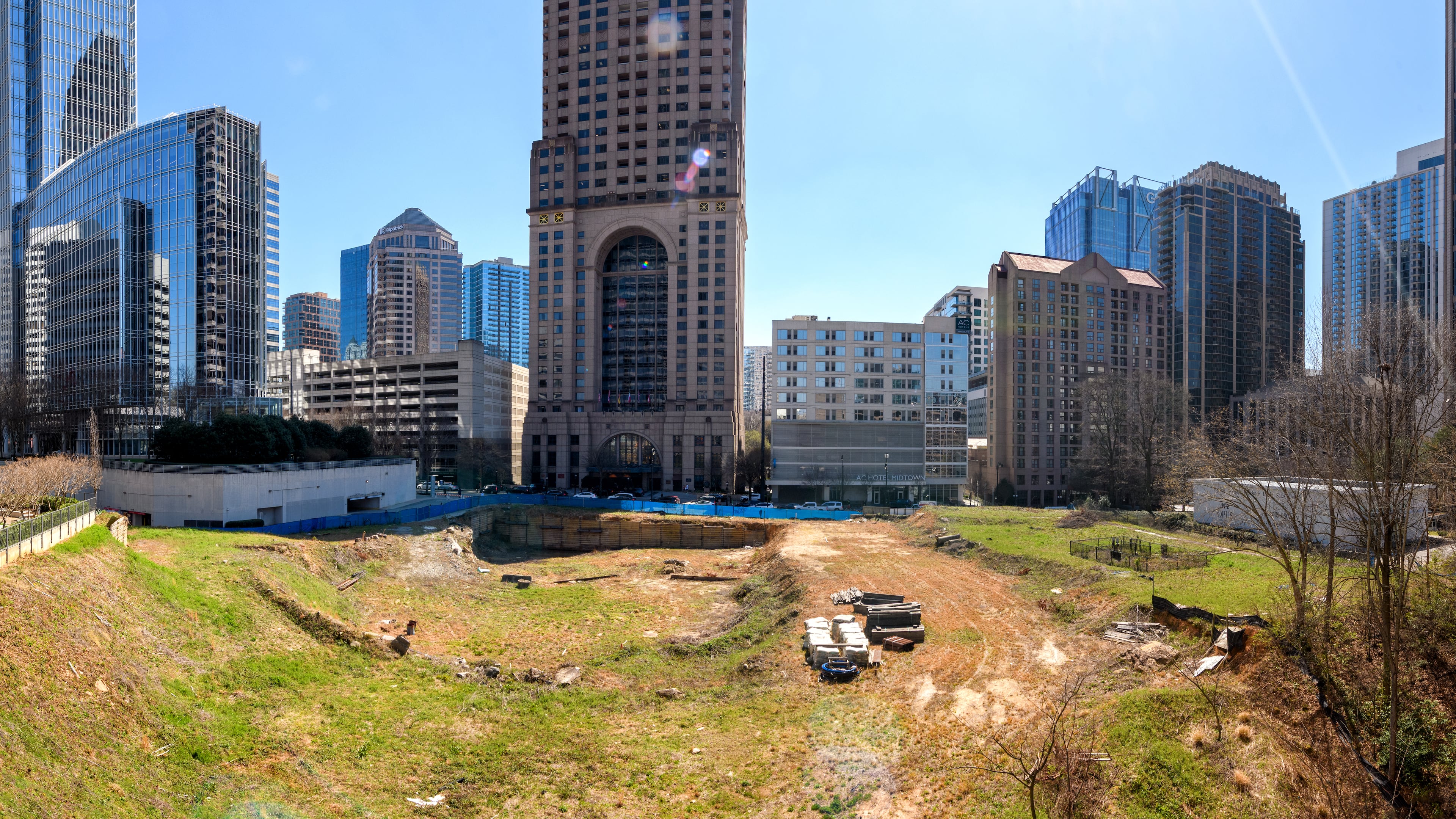 The undeveloped lot at 98 14th St. is slated to be redeveloped into a public greenspace area. In November 2025, the Midtown Alliance selected Field Operations to design the project. (Courtesy of Midtown Alliance)