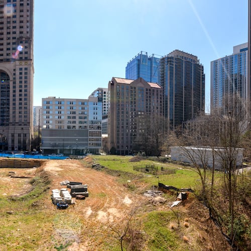 The undeveloped lot at 98 14th St. is slated to be redeveloped into a public greenspace area. In November 2025, the Midtown Alliance selected Field Operations to design the project. (Courtesy of Midtown Alliance)