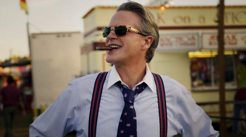Cary Elwes plays the arrogant, cigar-smoking mayor in the third season of "Stranger Things."