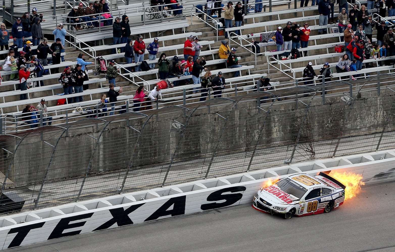 Earnhardt Jr. finishes last after crash