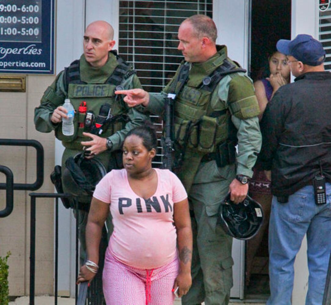 Hostage standoff at Roswell apartment