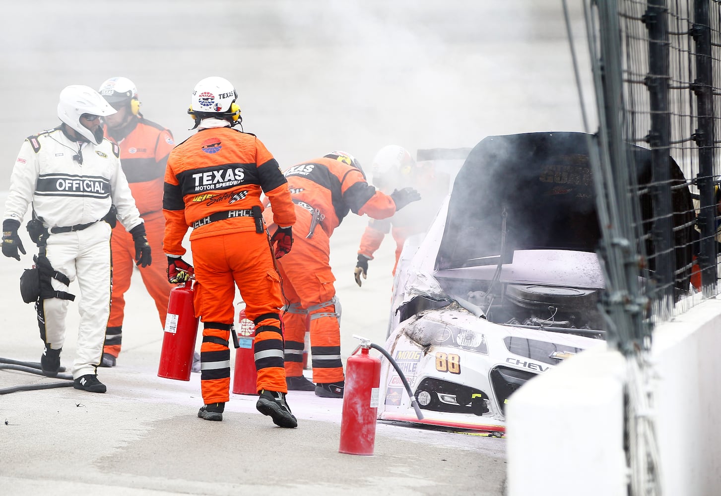 Earnhardt Jr. finishes last after crash