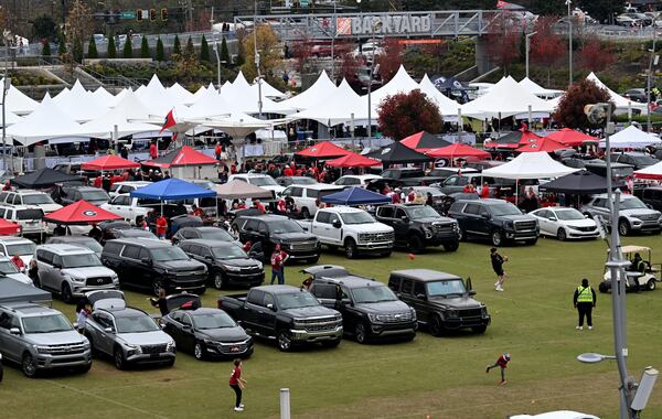 Georgia fans enjoy tailgating The Home Depot Backyard before the SEC Championship game between Georgia and Alabama at Mercedes-Benz Stadium, December 2, 2023, in Atlanta. (Hyosub Shin / Hyosub.Shin@ajc.com)