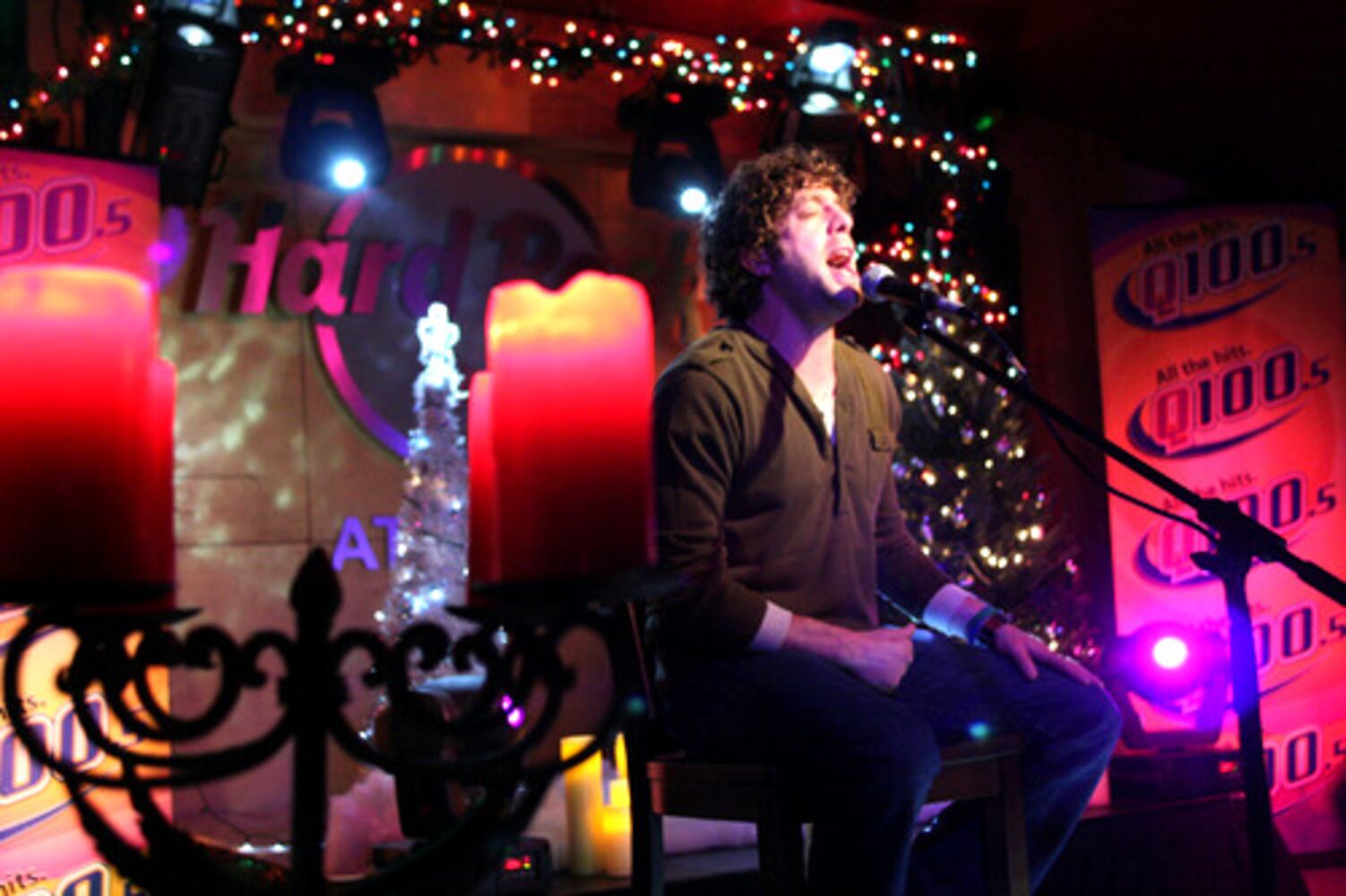 Elliott Yamin's intimate concert at Hard Rock Cafe