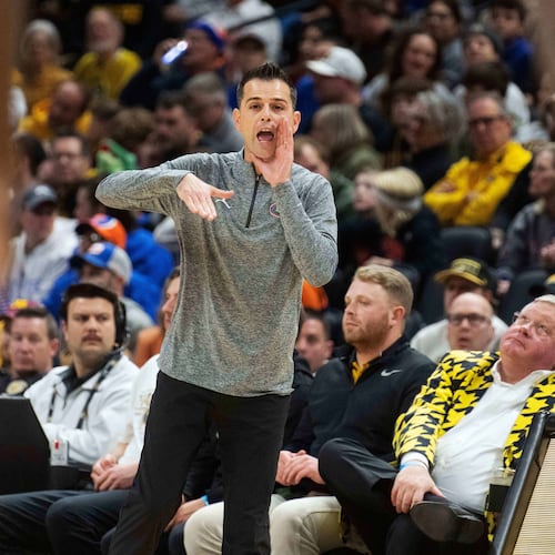 Florida head coach Todd Golden calls a play during the first half of an NCAA basketball game against Missouri Saturday, Jan. 3, 2026, in Columbia, Mo. (AP Photo/L.G. Patterson)