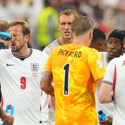 England's Harry Kane (9) cools off during a hydration break of the World Cup Group L soccer match between England and Croatia in Arlington, Texas, near Dallas, Wednesday, June 17, 2026. (AP Photo/Julio Cortez)