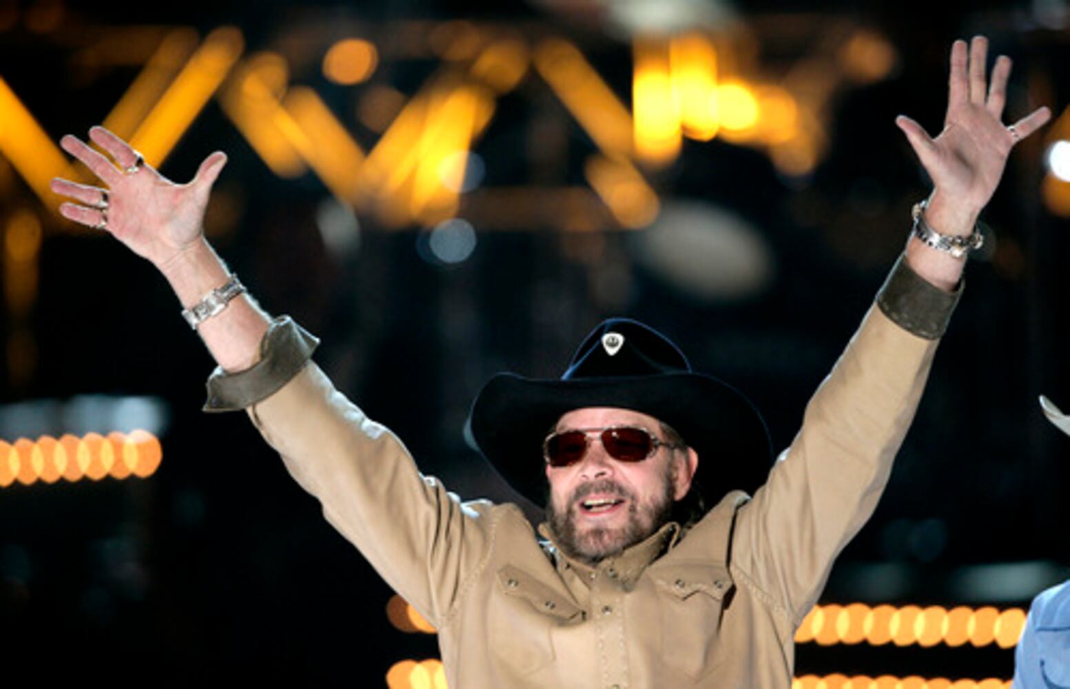 Hank Williams Jr. takes honors as 'CMT Giant'