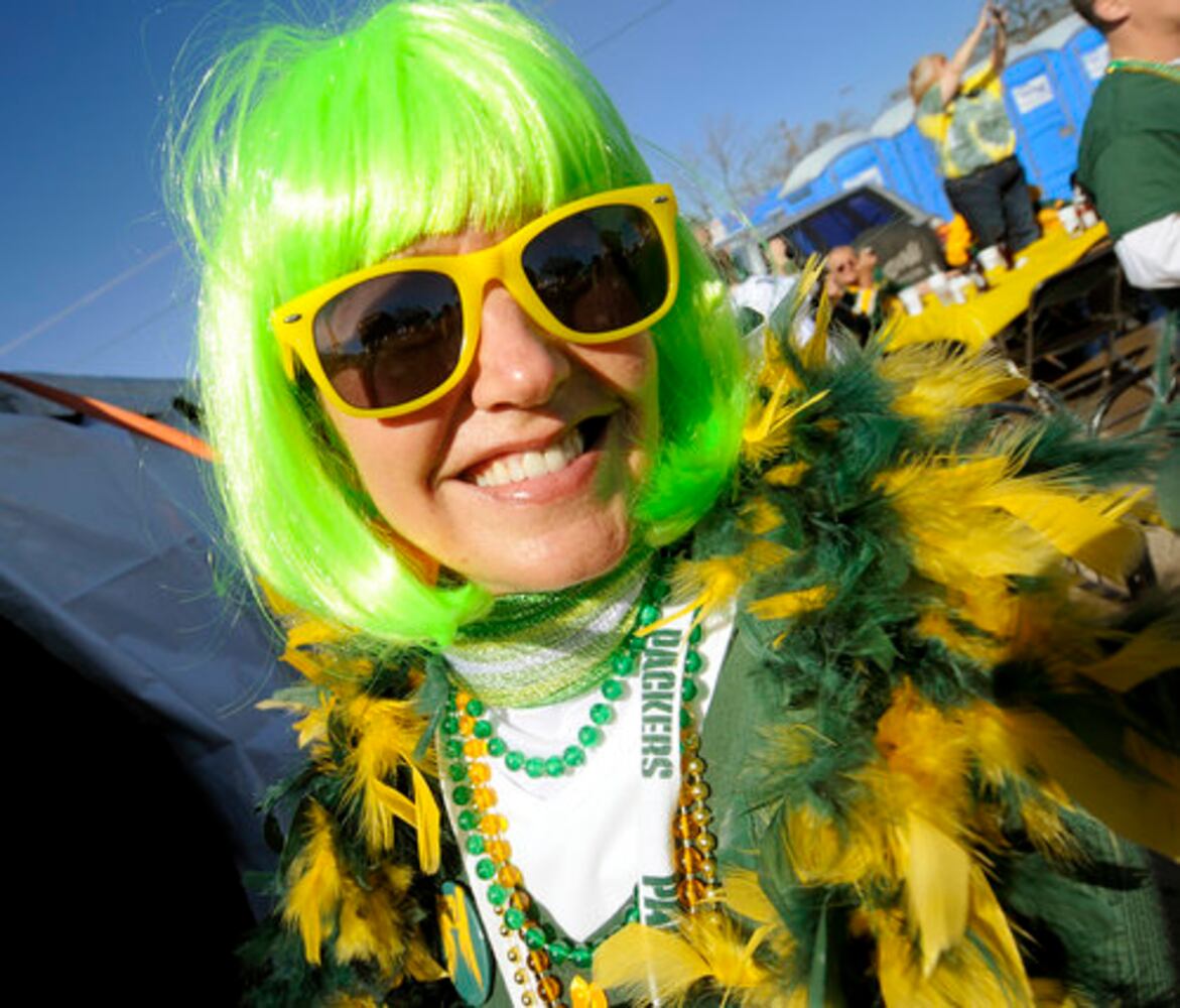 Fans go Super Bowl crazy
